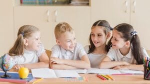Ni leer ni escribir: la actividad que hace a los niños más inteligentes y que casi todos los colegios ignoran