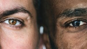 Si tienes los ojos de esta manera, puedes ser una persona más inteligente que el resto: lo dice la psicología