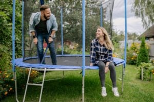 7 hábitos que debes cambiar para vivir una vida más entusiasta a partir de los 50, según los expertos