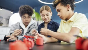 Ni matemáticas ni música: la asignatura que hace a los niños más inteligentes y pocos colegios españoles trabajan