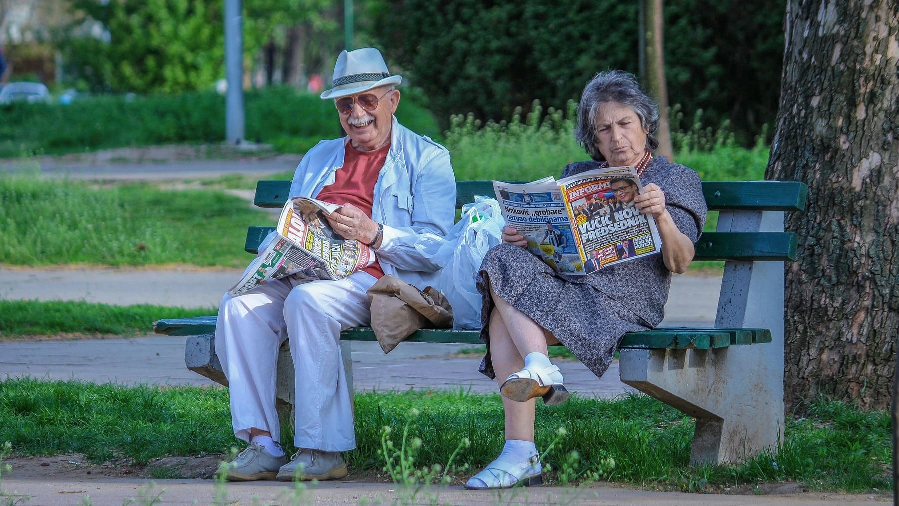 Cómo elegir un calzado adecuado a partir de los 60 años, cómo debe ser un calzado en la tercera edad según los podólogos, elegir un buen zapato según expertos en tercera edad.