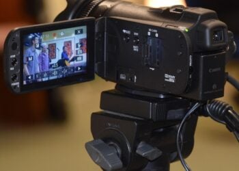 Programas de televisión para prevenir el deterioro cognitivo en la tercera edad, estimular la mente en la jubilación, ver documentales en la tercera edad, qué ver en la televisión si tienes más de 65 años.