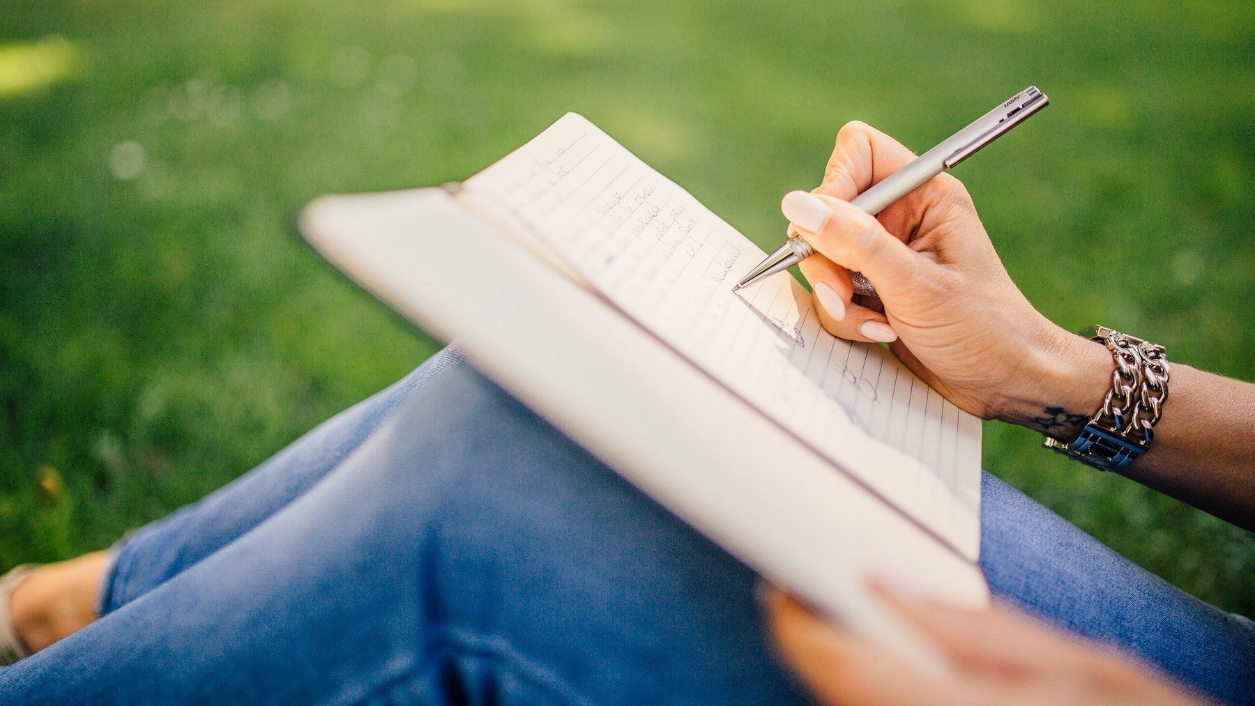 Estudio psicológico sobe la mala caligrafía, escribir mal es de personas inteligentes, las personas más inteligentes tienen mala letra según la psicología.