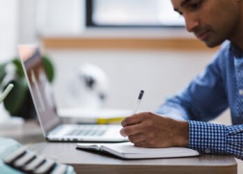 Los rasgos que tienen las personas más inteligentes que la media, según la psicología