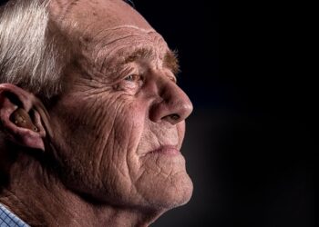 Por qué tener arrugas nos hace parecer más enfadados según la psicología, personalidad y arrugas, explicación psicológica de la percepción de las arrugas, personalidad y cada tipo de arruga en la cara.