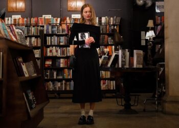 Los psicólogos explican por qué las personas inteligentes tienen dificultades para encontrar el amor, problemas de las personas con coeficiente intelectual alto según la psicología, por qué ser demasiado inteligente impide tener pareja estable.