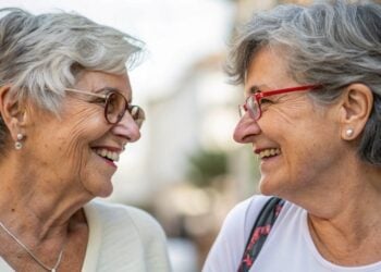 Mujeres hablando, actividades, soledad