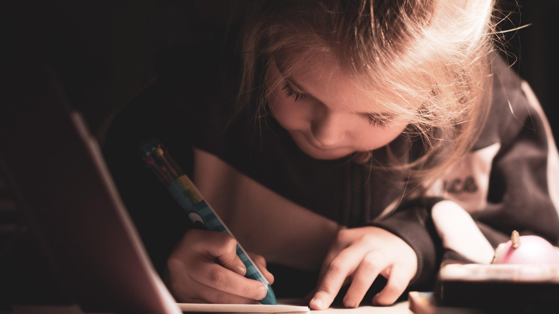 La asignatura que deberían aprender todos los niños en el colegio, importancia de saber una lengua extranjera para que los niños agudicen la mente, por qué enseñar a los niños un segundo idioma.