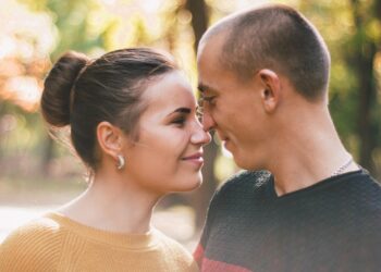 Consejo del psicólogo Mark Travers para que las parejas sean más felices, psicólogo recomienda planificar el fin de semana a las parejas, consejos psicológicos para parejas en probemas, cómo solucionar problemas con mi pareja.