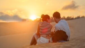 Soy psicóloga y esta es la razón por la que tu pareja está en peligro en verano: «Es la época con más infidelidades»