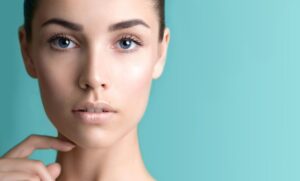 Farmacéuticos coinciden y recomiendan la crema Nivea para el contorno de ojos: un sencillo truco antes de usar corrector