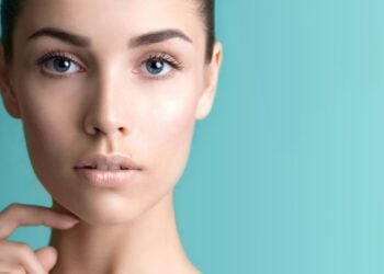 Soy farmacéutica y esta crema de Mercadona es mano de santo para la piel grasa: "Controla el exceso de sebo"