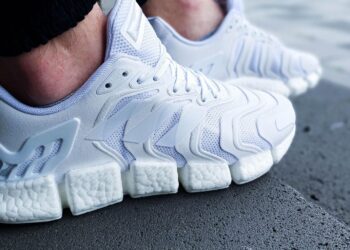 Zapato ideal en la tercera edad según los podólogos, los podólogos eligen el calzado perfecto para personas mayores, zapatos con amortiguadores para evitar dolor de rodillas, hacerse unas plantillas si eres mayor de 60 años.