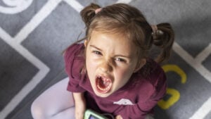 La frase de 8 palabras que tranquiliza a un niño enfadado en 30 segundos y funciona siempre, según los psicólogos