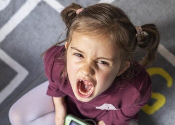 Tranquilizar a un niño enfadado