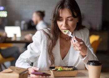 Rasgos, comer rápido, hábitos, psicología, alimentación