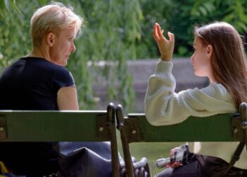 Por qué hay personas que nos dan consejos aunque no los pidamos, rasgos de la personalidad de quien aconseja sin que lo pidamos, personalidad de quienes opinan de todo, por qué no debes aconsejar si no te lo piden según los expertos.