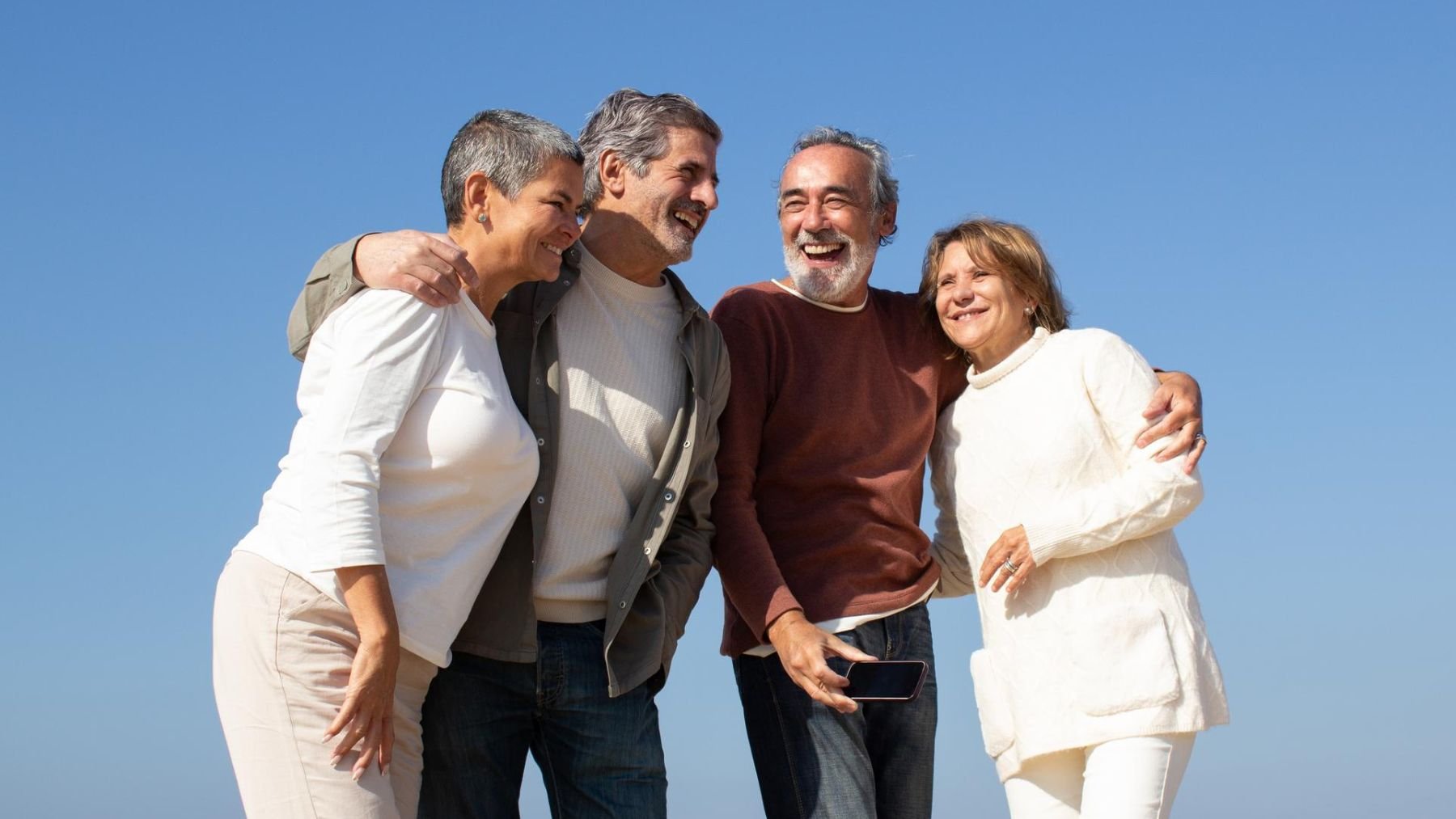 Personas mayores, felicidad, conversación, psicología