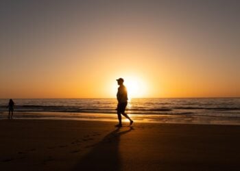 Diferencia entre canarios y el resto de los españoles según un estudio sociológico, por qué los canarios somos tan diferentes a los españoles, mentalidad isleña en las Islas Canarias, forma de ser de los canarios, personalidad canaria, síndrome colonial en canarios.