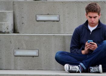 Qué hacer si tu hijo se queja de que no le dejas hacer los mismos planes que sus amigos, frases del niño que indican que lo haces bien como padre, cómo saber si estoy educando bien a mi hijo, poner límites en la preadolescencia, aprender a poner límites al niño, cómo educar a los hijos.