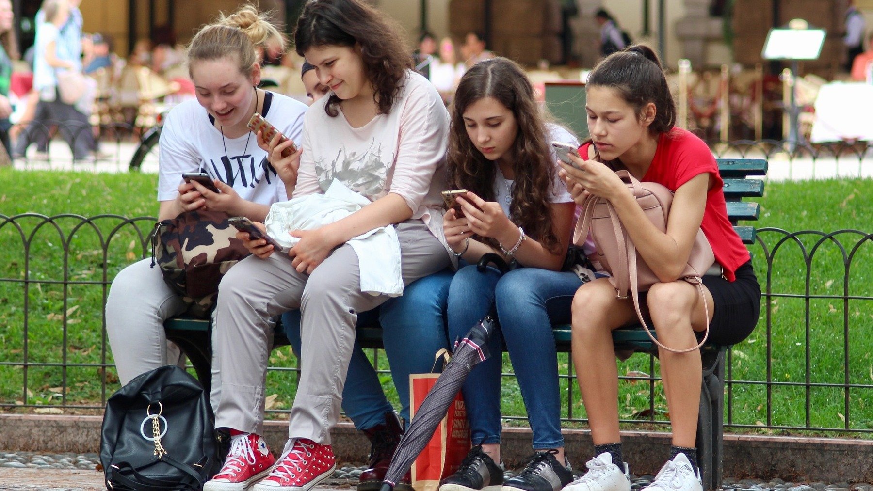 Estudio sobre el bienestar mental en jóvenes, hábitos mentales, estudio psicológico sobre salud mental de los jóvenes, dormir bien y bienestar mental.