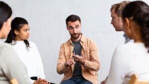 La frase que sirve para expresar cualquier opinión sin molestar a nadie: los psicólogos dicen que funciona siempre