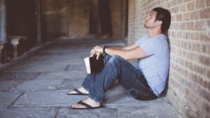 ¿Qué significa cuando una persona evita decir “yo”? La psicología lo explica