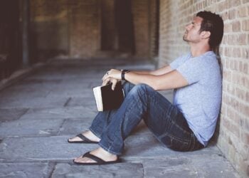 Por qué algunas personas evitan decir "yo" según la psicología, rasgos psicológicos de las personas tímidas, evitar hablar en primera persona según la psicología, rasgos de personalidad en psicología al hablar, psicología del lenguaje.