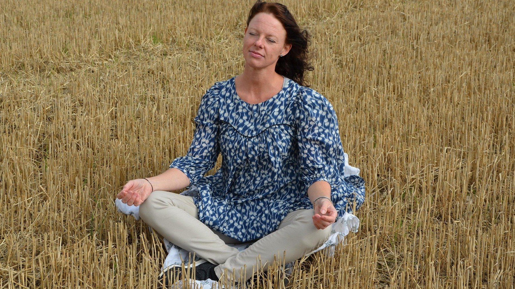 Mejor actividad para mejorar desarollo cognitivo en personas mayores, por qué es importante que los mayores de 65 años mediten, beneficios de la meditación en la tercera edad, beneficios de meditar para el cerebro, mejores actividades memoria a corto plazo jubilados.