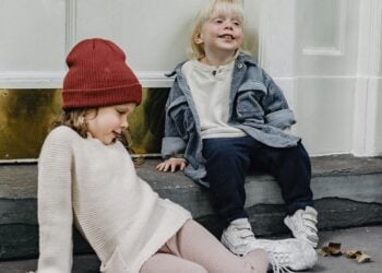 Si vuestro hijo repite esta frase lo estáis haciendo bien como padres, frases de los niños que indican una buena educación, consejo de los psicólogos si los hijos tienen muchas preguntas, por qué mi hijo siempre quiere pedir comida a domicilio.