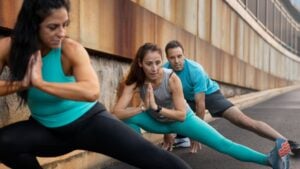 Si tienes 5 minutos libres todos los días, puedes fortalecer tus piernas sin salir de casa: éste es el secreto