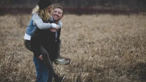 Atento si tu pareja repite cualquiera de estas 7 frases: significa que confía ciegamente en ti, según un psicólogo