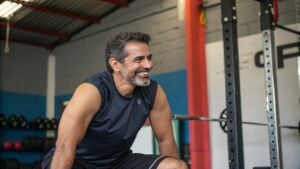 Ir al gimnasio está bien, pero hay un entrenamiento mejor para tener bíceps de acero y lo avalan los expertos