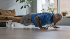 Las pesas están bien, pero hay un ejercicio de gimnasia mejor para aumentar el equilbrio en mayores de 50 años