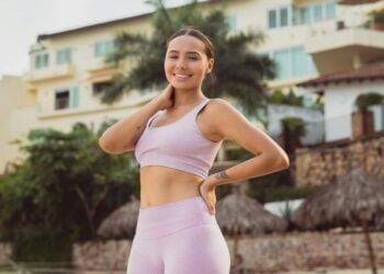 Mujer con ropa de deporte, ejercicio