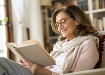 Mujer, leyendo, actividad