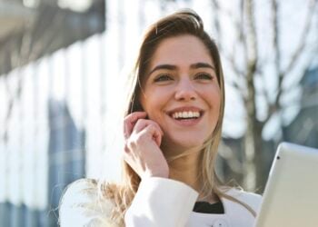 Mujer sonriendo, sonrisa, mujer