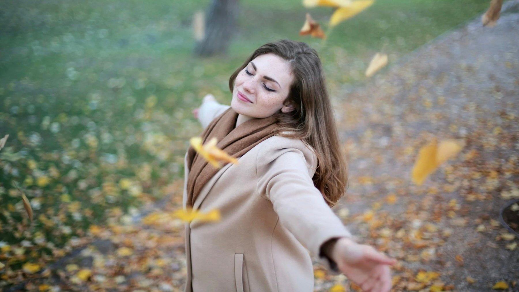 Mujer sonriendo, sonrisa, felicidad