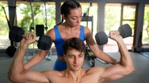 Se puede entrenar menos y ganar músculo más rápido: un entrenador de los marines de EEUU revela el secreto