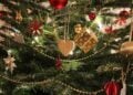 Qué significa que una persona ponga pronto el árbol de Navidad en casa, según la psicología
