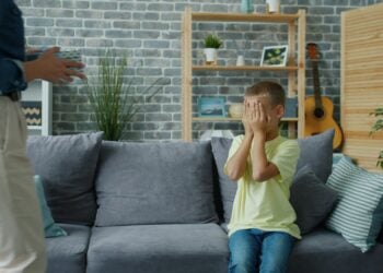 El aviso urgente de un psicólogo: esto es lo que piensan los niños cada vez que escuchan discutir a sus padres