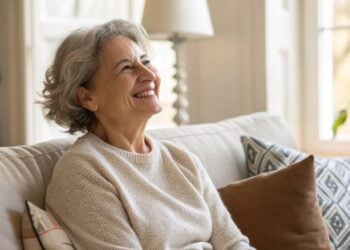 Mujer, sonrisa, tranquilidad
