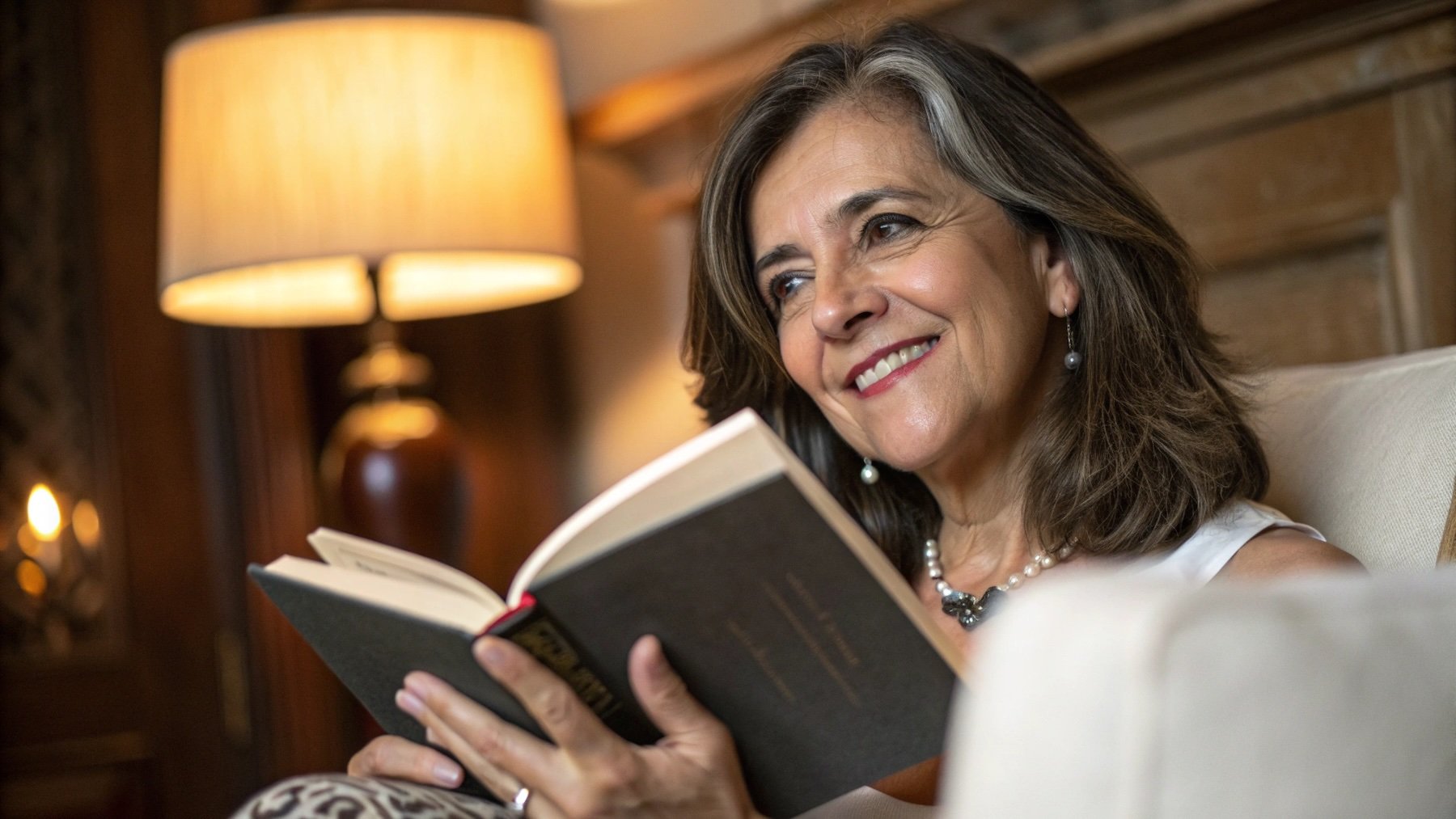 Mujer, libro, declive cognitivo