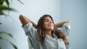 Una doctora española explica cómo activar el «botón antiestrés» de tu cuerpo en sólo 2 minutos diarios