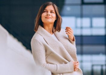 Personas, seguras, cruzar los brazos