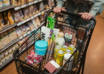 El significado de dejar el carro de la compra siempre en su sitio, según los psicólogos