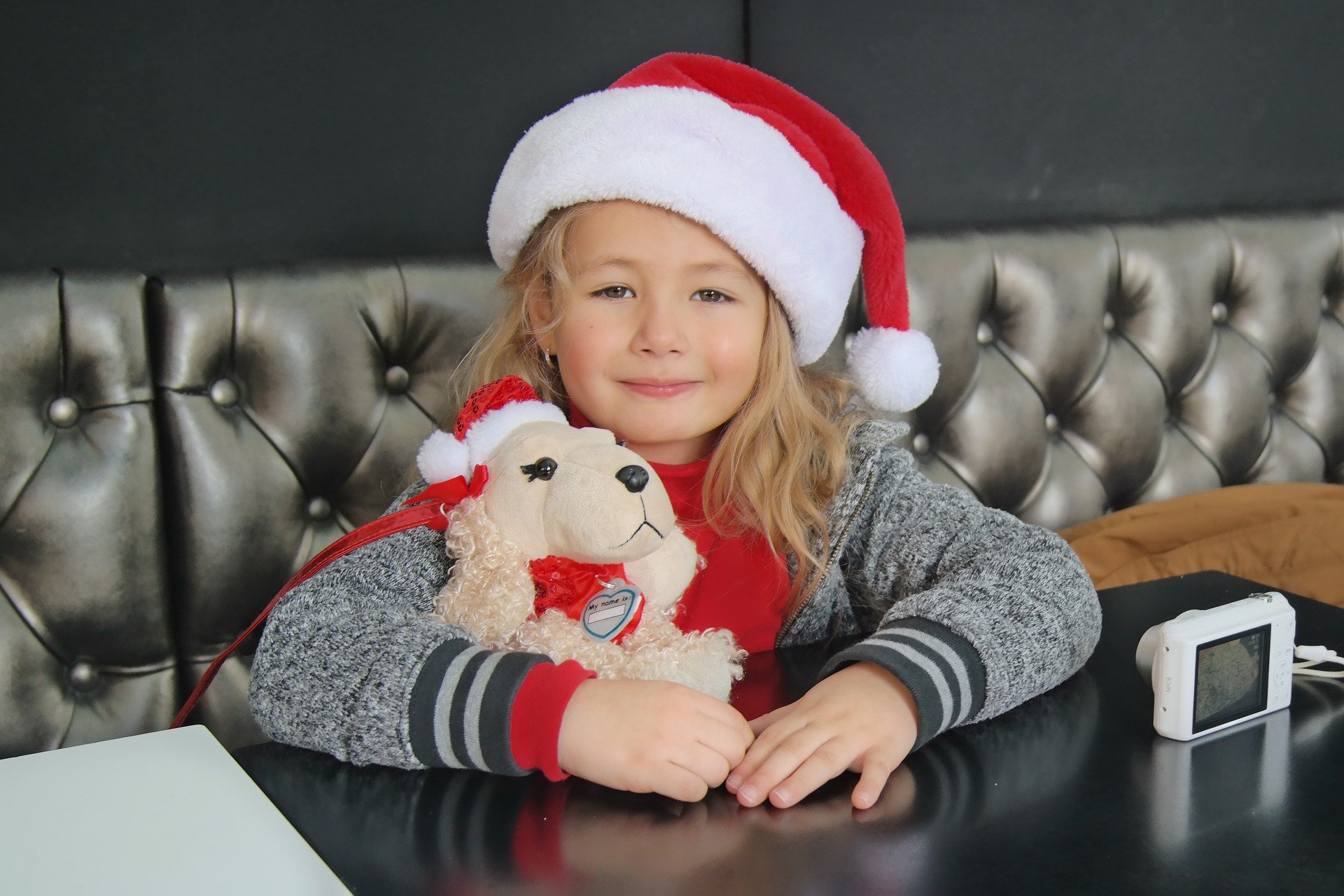 Por qué nos vestimos de rojo en Nochebuena y Navidad, según la psicología