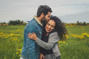 Adiós a las relaciones de siempre: así son las parejas asa, la nueva moda que ya es tendencia en España