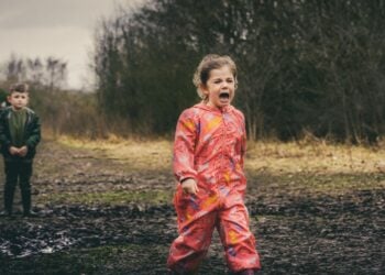 Frase para calmar la rabieta de un hijo, frases para calmar a los niños, qué hacer si tu hijo tiene una rabieta, consejos para reducir un berrinche.