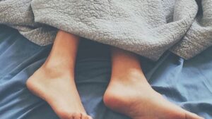 El método del 3-2-1 que ayuda a conciliar el sueño en segundos: los médicos lo avalan para acabar con el insomnio